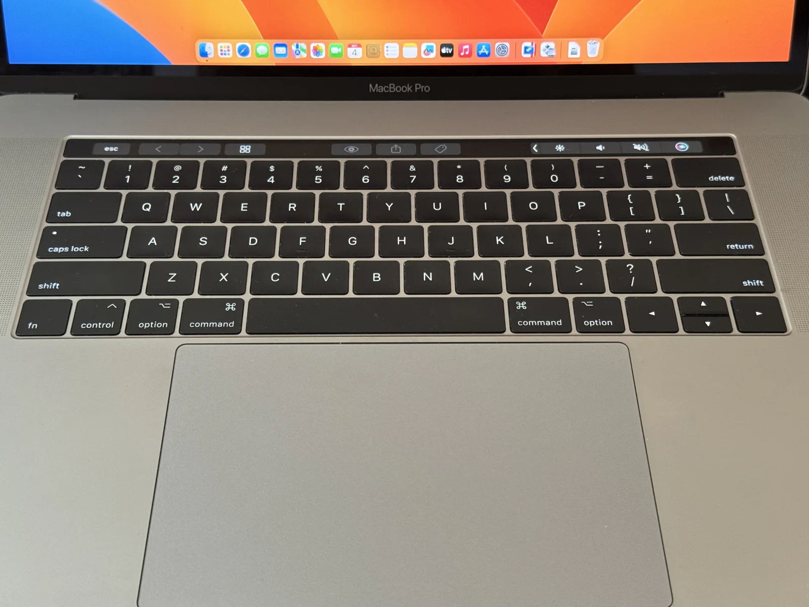 MacBook Pro 15” 2017 — i7, 16 GB RAM e SSD 512 GB — foto 2