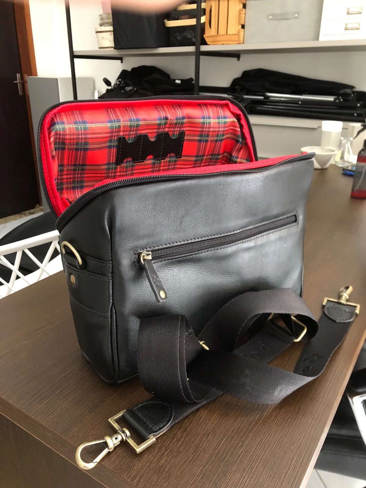 Bolsa Black Hold Bag M3 — couro legítimo preto — foto 2